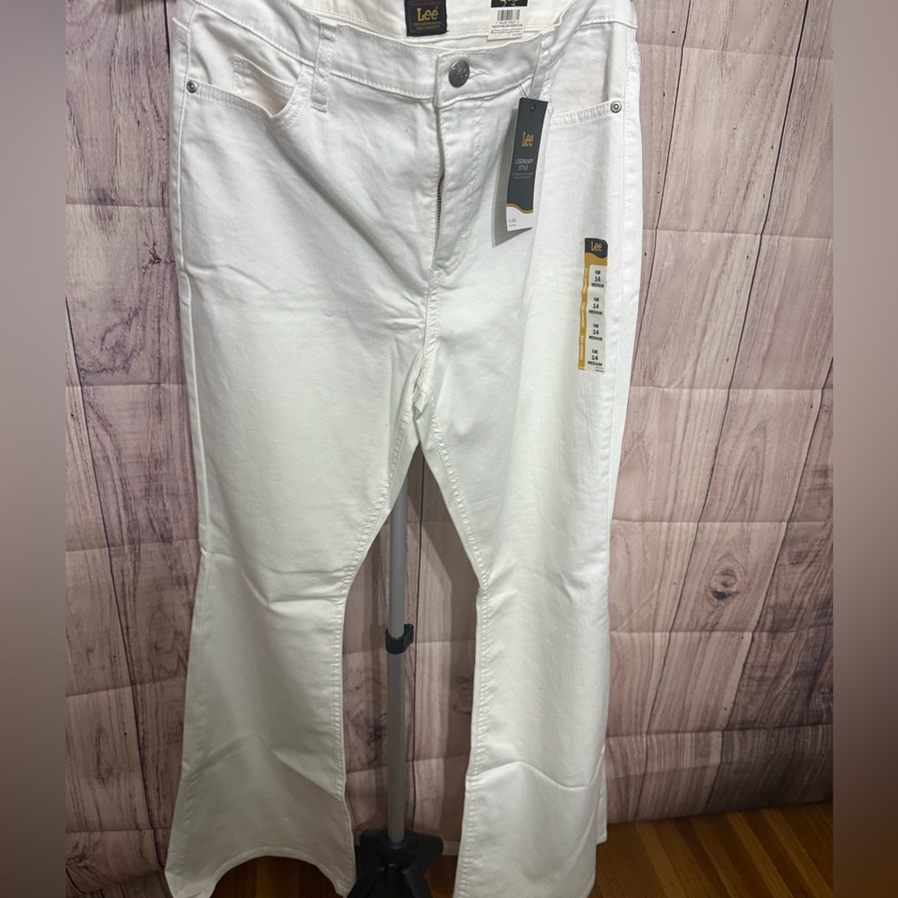 NWT Lee White Flare Jeans | High Rise Stretch Denim | Size 14 Medium - Picture 1 of 5